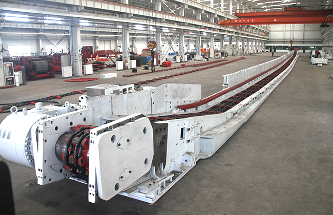 可弯曲刮板输送机